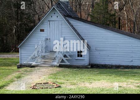 Außenansicht des ursprünglichen Kutschhauses/des Wagenschuppens am Red Hill Patrick Henry National Memorial, VA, USA Stockfoto