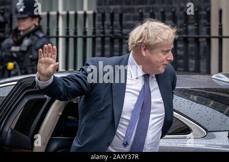 Kabinettsumbildung: Boris Johnson kommt von seinem Büro im Unterhaus an der Downing Street an, nachdem er eine Kabinettsumbildung durchgeführt hat. Stockfoto