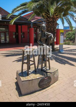 Johannesburg, Südafrika - 22. Oktober 2011: Statue von Brenda Fassie. Sie war eine südafrikanische Anti-Apartheid-Afropop-Sängerin, Songwriterin, Tänzerin und Acti Stockfoto