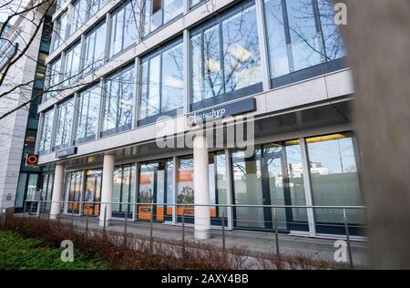 München, Deutschland. Februar 2020. Das Logo des Immobilienfinanziers "Interhyp" ist in einem Regionalbüro zu sehen. Kredit: Lino Mirgeler / dpa / Alamy Live News Stockfoto