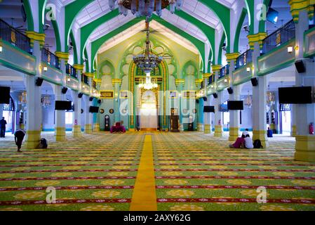 Singapore City, Singapur - 14. April 2019: Interieur der Sultan-Moschee auf Maskat Stockfoto