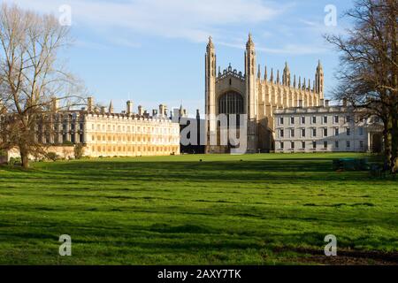 Das Westende der King's College Chapel von Den Rückseiten mit Clare College Old Court auf der linken Seite, Cambridge, England Stockfoto