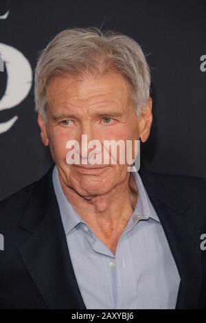Los Angeles, USA. Februar 2020. Harrison Ford bei der Weltpremiere "The Call Of The Wild" im El Capitan Theatre in Los Angeles, Kalifornien, 13. Februar 2020. Fotokredit: Joseph Martinez/PictureLux Credit: PictureLux/The Hollywood Archive/Alamy Live News Stockfoto
