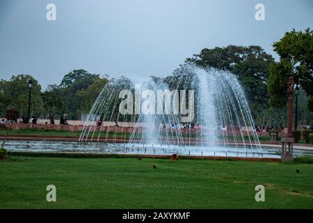 Wasserbrunnen im Park fließendes Wasser Stockfoto