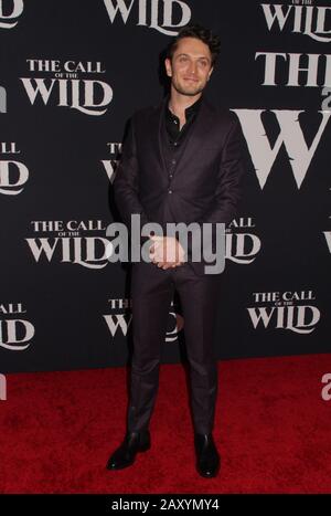 Los Angeles, Kalifornien, USA. Februar 2020. Colin Woodell 13.02.2020 Weltpremiere von "The Call of the Wild" im El Capitan Theatre in Los Angeles, CA Photo von Izumi Hasegawa/HollywoodNewsWire.Co Credit: Hollywood News Wire Inc./Alamy Live News Stockfoto