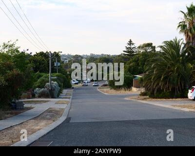 Straße in Beldon, Vorort von Perth, Western Australia. Stockfoto