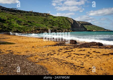 Roter Sandstrand auf der Insel Gozo, Malta Stockfoto