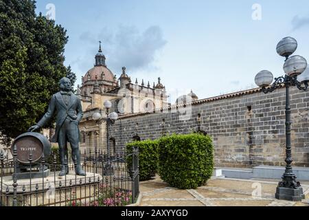 Denkmal für Manuel Maria Gonzalez (Gründer von Gonzalez Byass Sherry Tio Pepe einschließlich), Jerez De La Frontera, Provinz Cadiz, Andalusien, Spanien Stockfoto