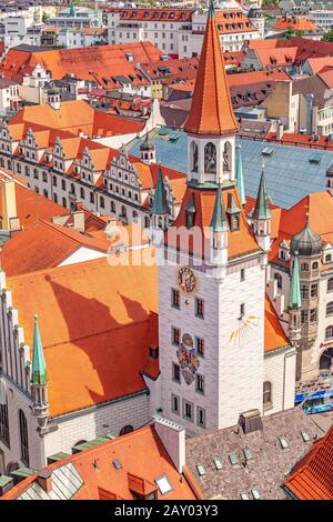 Skyline der Luft Blick auf rote Dächer in München, Deutschland Stockfoto