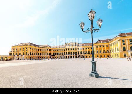 19. Juli 2019, Wien, Österreich: Panoramablick auf ein Berühmtes Schloss Schönbrunn in Wien. Reisen in Europa und Österreich Konzept