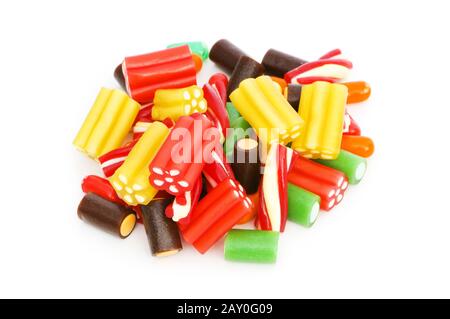 Bunte Süßigkeiten auf dem weißen Hintergrund isoliert Stockfoto