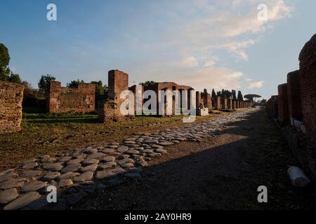 Alte Ruinen in Ostia Antica, Rom, Latium, Italien Stockfoto