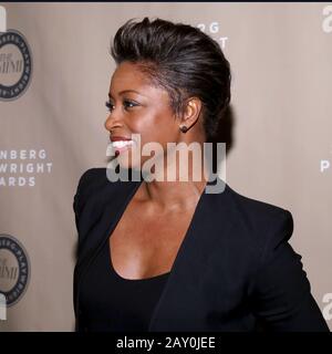 In der Lobby des Vivian Beaumont Theatre - Arrivals werden die Preise Für Steinberg Spielleute 2019 von Harold Und Mimi Steinberg Charitable Trust veranstaltet. Mit: Montego Glover Where: New York, New York, Vereinigte Staaten When: 13 Jan 2020 Credit: Joseph Marzullo/WENN.com Stockfoto