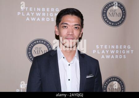 In der Lobby des Vivian Beaumont Theatre - Arrivals werden die Preise Für Steinberg Spielleute 2019 von Harold Und Mimi Steinberg Charitable Trust veranstaltet. Mit: Moses Villarama Where: New York, New York, Vereinigte Staaten When: 13 Jan 2020 Credit: Joseph Marzullo/WENN.com Stockfoto