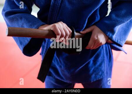 Nahaufnahme des Judoka mit einem Säbel Stockfoto
