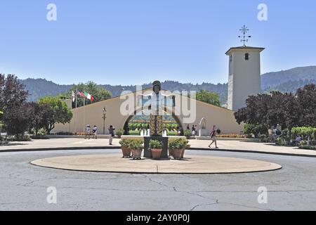 Eingangsbereich der Robert Mondavi Winery, Napa Valley, Kalifornien Stockfoto