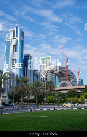 "Dubai, Dubai/Vereinigte Arabische Emirate - 25.01.2020: Dubai International Financial Center (DIFC) - Iconic New Musuem of the Future Building for Expo 2020." Stockfoto