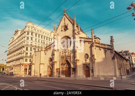 Juli 2019, Lyon, Frankreich: Eglise Saint Bonaventure alte Kirche bei Sonnenuntergang Stockfoto