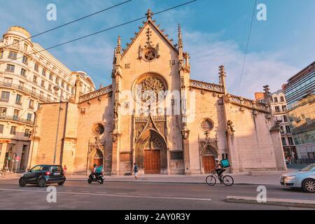 Juli 2019, Lyon, Frankreich: Eglise Saint Bonaventure alte Kirche bei Sonnenuntergang Stockfoto