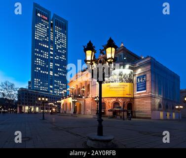 Blick auf die alte Oper Frankfurt Stockfoto