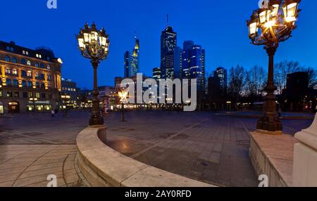 Blick auf die Commerzbank von der alten Oper Frankfurt Stockfoto