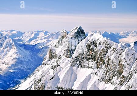 Blick auf die Berglandschaft vom Berg Titlis, Schweiz Stockfoto