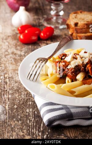 Bolognese und Parmesan Stockfoto