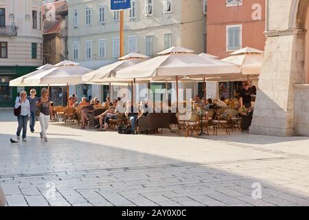 Die Altstadt mit Restaurants Stockfoto