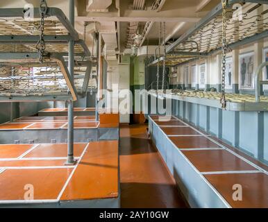 Novorossijsk, Russland - 01. August 2019: SAILORs Kubrick, Schiffsmuseumskreuzer 'Mikhail Kutuzov' Stockfoto