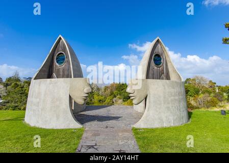 MATAKANA, AUCKLAND, NEUSEELAND - 11. Februar 2015: Die ikonischen öffentlichen Toiletten in der Touristenstadt Matakana bei Auckland Stockfoto