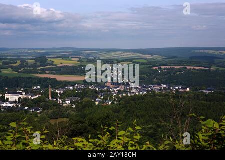 Blick von Pöhlberg nach Annaberg-Buchholz Stockfoto