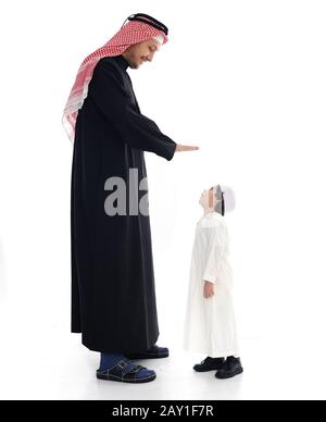 Arabisch groß und klein, Vater und Sohn Stockfoto