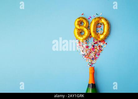 Champagner zum 80. Jahrestag mit Ballonknall Stockfoto