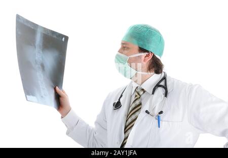 Junger attraktiver männlicher Arzt in charakteristischer Kleidung Stockfoto