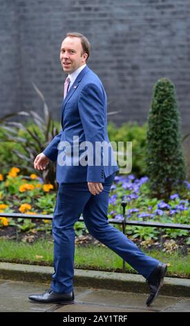 Matt Hancock Abgeordneter (Konservative: West Suffolk) in Downing Street an dem Tag, an dem er seinen Job als Gesundheitsminister während einer Kabinettsumbildung am 13. Februar 2 behält Stockfoto