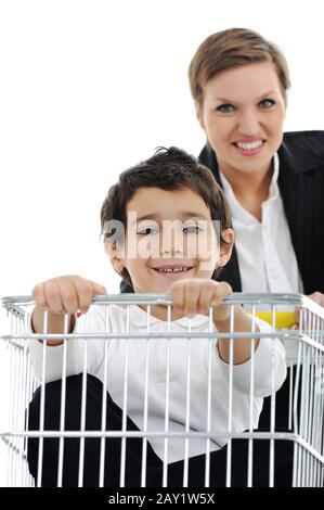 Mutter mit Kindern beim Einkaufen Stockfoto