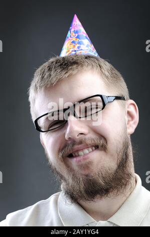 Porträt des jungen Mannes mit Bart Stockfoto