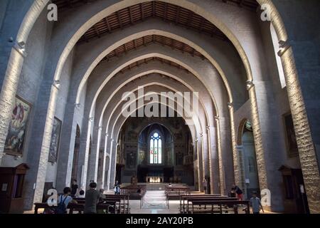 Das Gotische Kattedrale dei Santi Mariano e Giacomo (Kathedrale von Gubbio) wurde im historischen Zentrum von Gubbio, Umbrien, Italien, zwischen dem 13. Und dem 14. Jahrhundert erbaut. August 20 Stockfoto