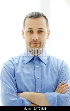 Porträt von glücklicher junger Mann Stockfoto