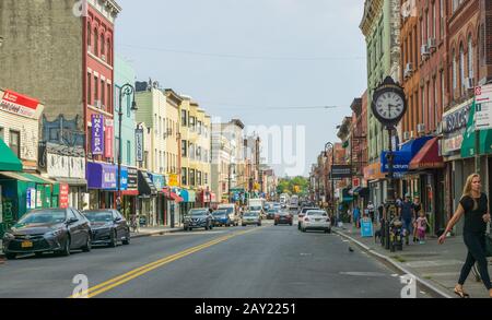 New York, USA - 20. August 2018: Manhattan Street in Greenpoint Brooklyn, New York, New York w York, USA Stockfoto
