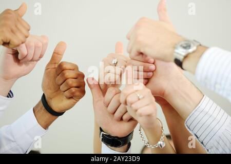 Eine Gruppe von Geschäftsleuten, die Geschäftserfolg genießen Stockfoto