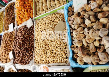 Getrocknete Früchte auf dem Markt Stockfoto