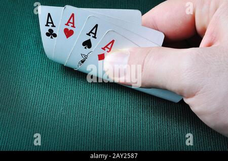 Vier Asse im Casino auf grünem Hintergrund Stockfoto