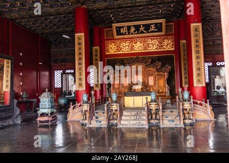 Thron im Palast der himmlischen Reinheit, Verbotene Stadt, Peking Stockfoto