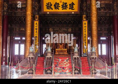 Der Thron in der Halle der höchsten Harmonie, Verbotene Stadt, Peking Stockfoto