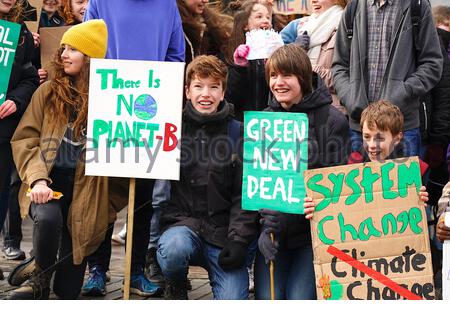 Edinburgh, Schottland, Großbritannien. Februar 2020. Edinburgh Youth Valentine's Day Klimakreiskundgebung außerhalb des schottischen Parlaments in Holyrood. Credit: Craig Brown/Alamy Live News Stockfoto