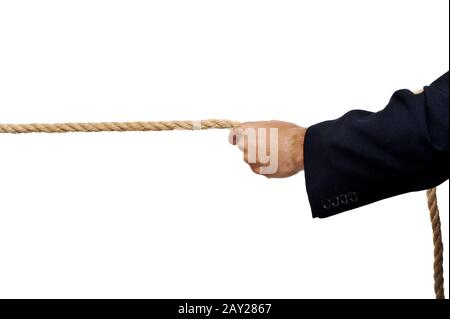 Business man zieht ein auf weißem Hintergrund isoliertes Seil im Studio Stockfoto