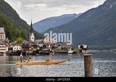 Seezug nach Corpus Christi in Hallstatt Stockfoto