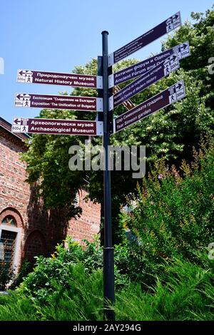 Bulgarien, Plowdiw, Wegweiser zu einem anderen historischen Ort, Stadt wurde zur Kulturhauptstadt Europas 2019 Stockfoto