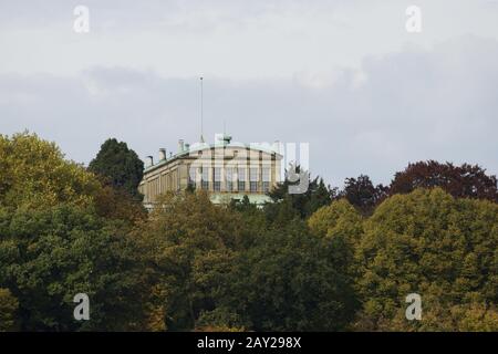 Villa Huegel in Essen im autumnalen Wald Stockfoto